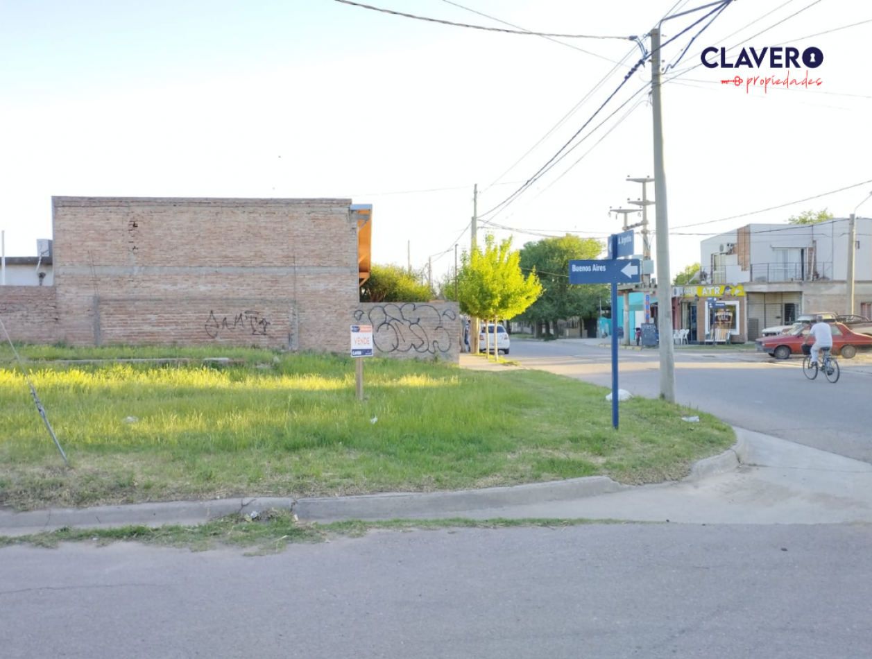 Terreno en Santa Rosa - Sobre Corredor Comercial, Antartida Argentina esquina Buenos Aires